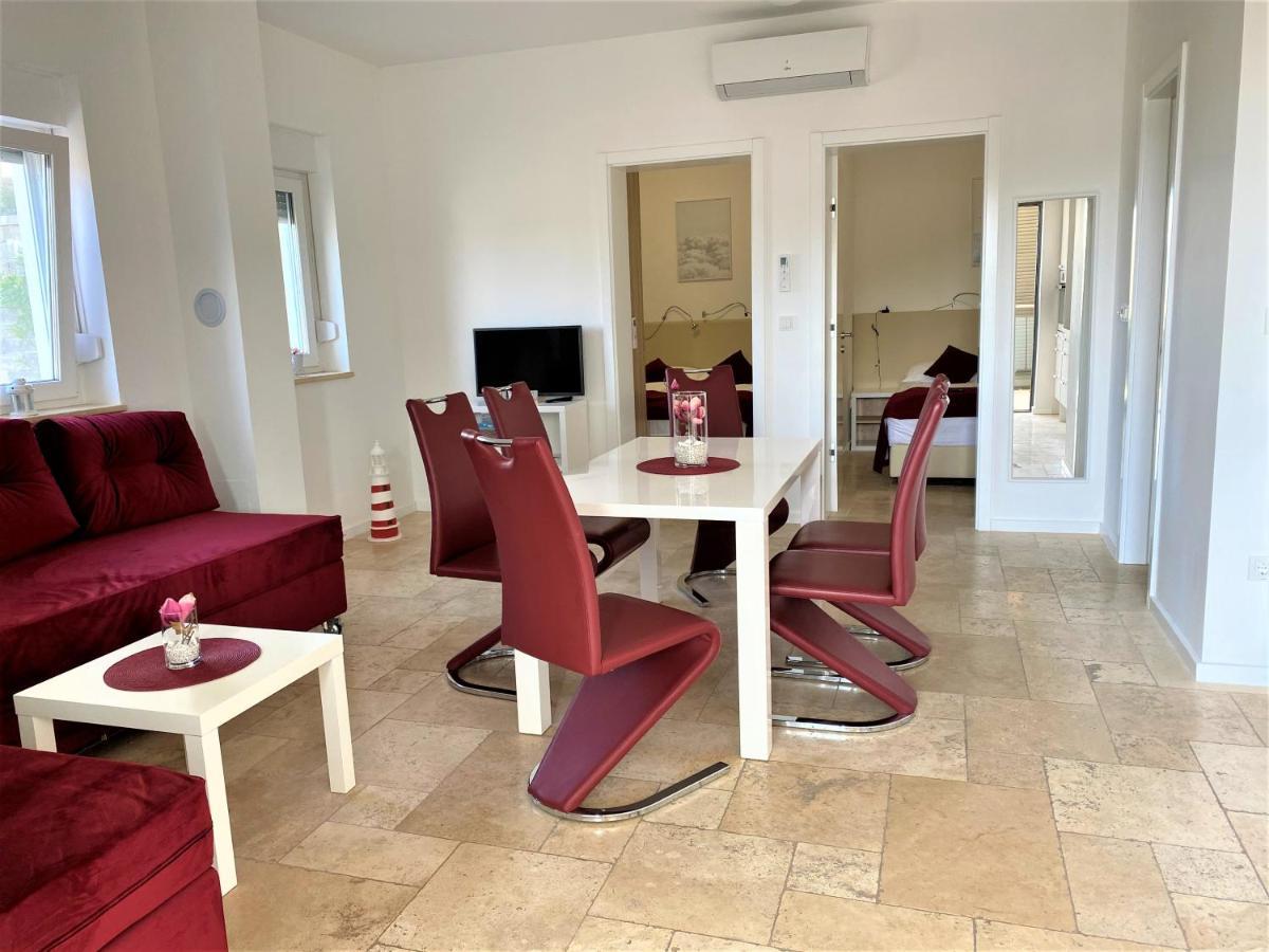 Villa M - Your Business & Holiday Apartment In 希贝尼克 外观 照片